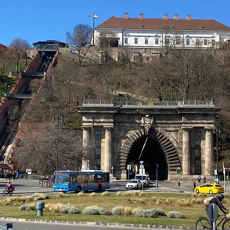Chain Bridge 아파트