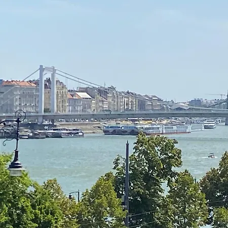 Chain Bridge Appartamento *