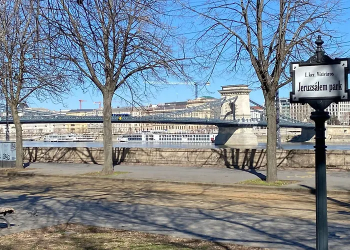 Chain Bridge