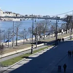 Chain Bridge Apartment