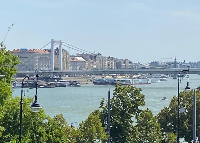 Chain Bridge Appartement *